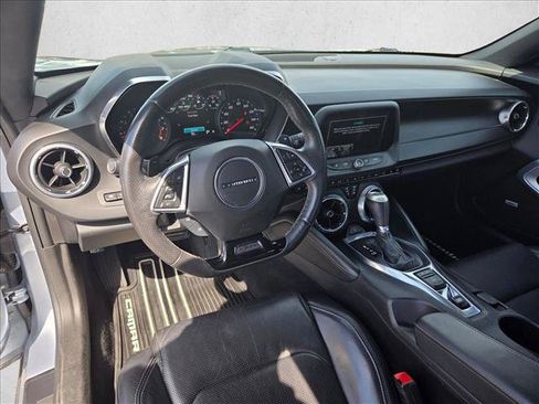 Used 2017 Chevrolet Camaro LT RWD image 12