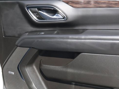 Used 2022 Chevrolet Suburban Z71 w/ Luxury Package image 20