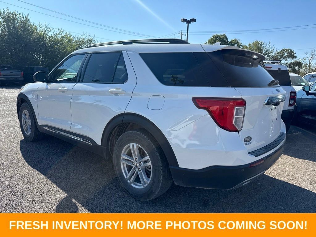 Used 2024 Ford Explorer XLT w/ Equipment Group 202A RWD image 4