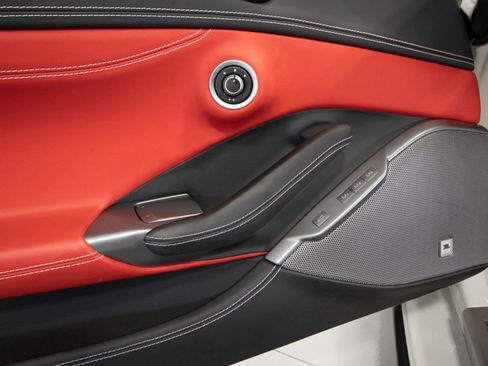 Used 2019 Ferrari Portofino image 39