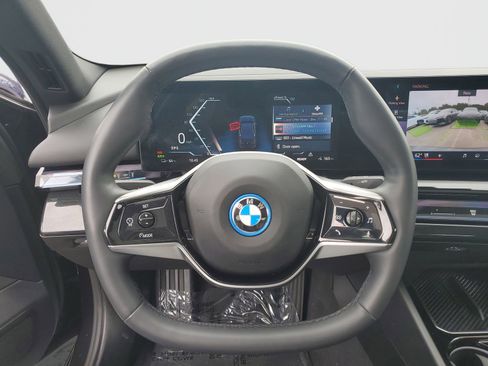 Used 2024 BMW i5 eDrive40i RWD image 31
