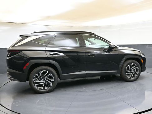 Certified 2025 Hyundai Tucson Limited AWD/4WD image 6