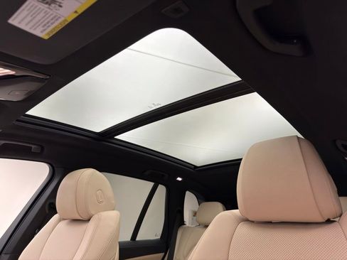 Used 2022 BMW X5 xDrive40i w/ Parking Assistance Package image 9