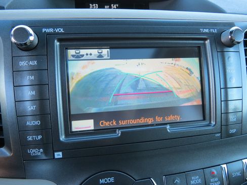 Used 2011 Toyota Sienna XLE image 23