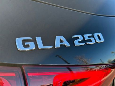 Used 2023 Mercedes-Benz GLA 250 w/ Premium Package image 12