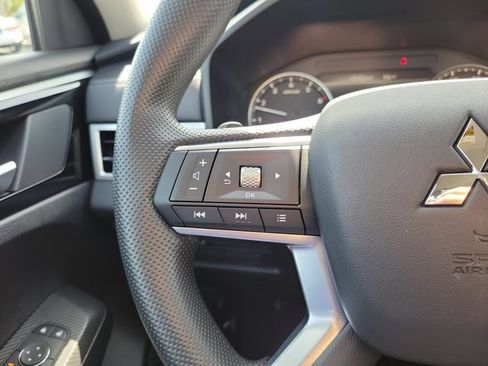 Used 2026 Mitsubishi Outlander ES FWD image 18