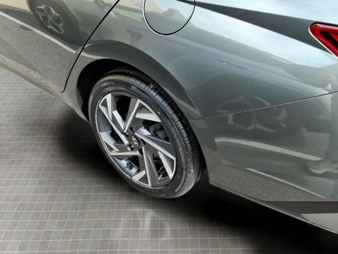 Used 2025 Hyundai Elantra Limited image 23