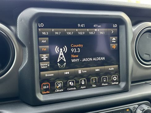 Used 2021 Jeep Gladiator Sport image 14