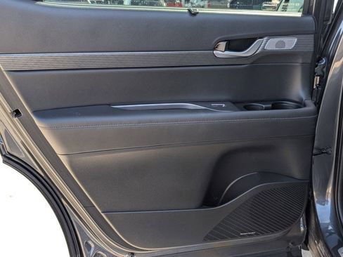 Used 2024 Hyundai Palisade Limited image 23