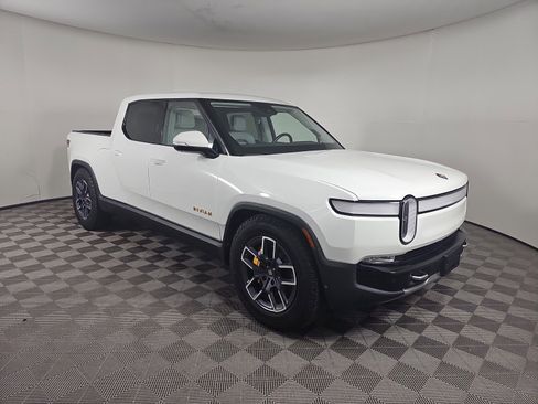 Used 2022 Rivian R1T Adventure image 7