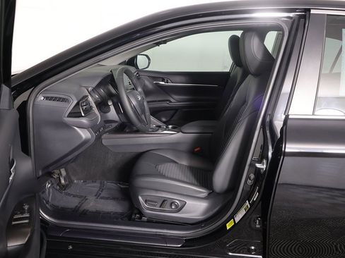 Used 2024 Toyota Camry SE image 28