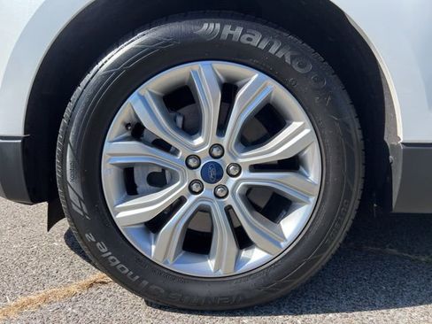 Used 2022 Ford Edge Titanium image 16