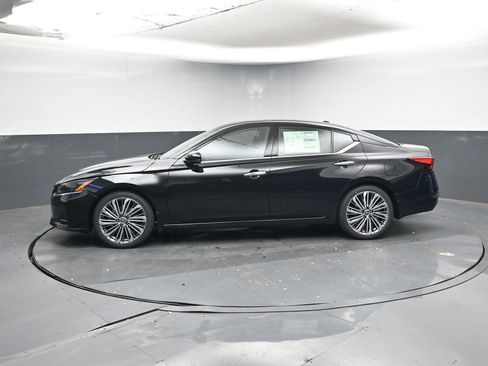 New 2025 Nissan Altima 2.5 SL image 2