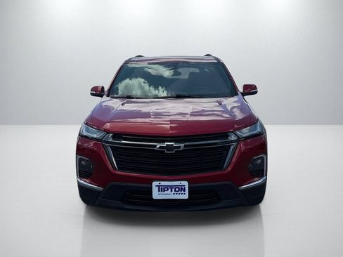 Used 2023 Chevrolet Traverse LT FWD image 2