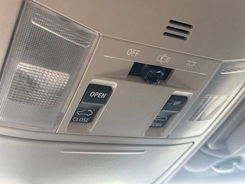 Used 2018 Toyota RAV4 XLE image 32