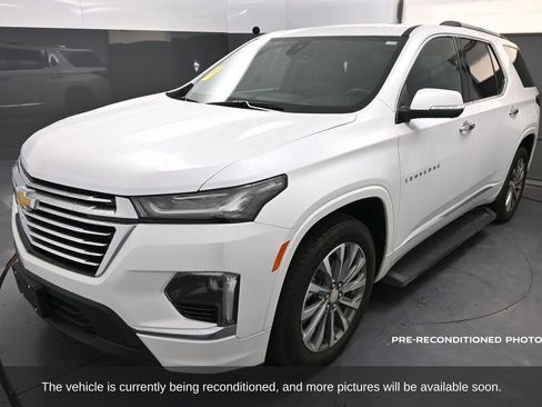 Used 2023 Chevrolet Traverse Premier image 3