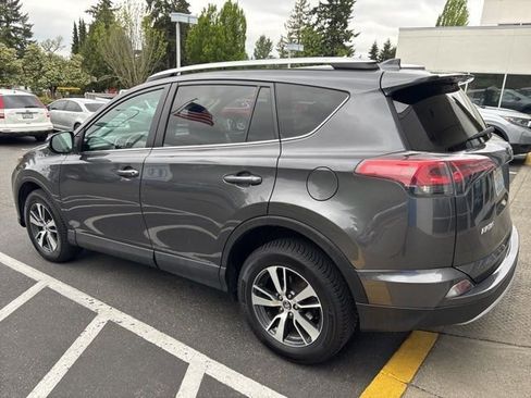Used 2016 Toyota RAV4 XLE AWD/4WD image 5