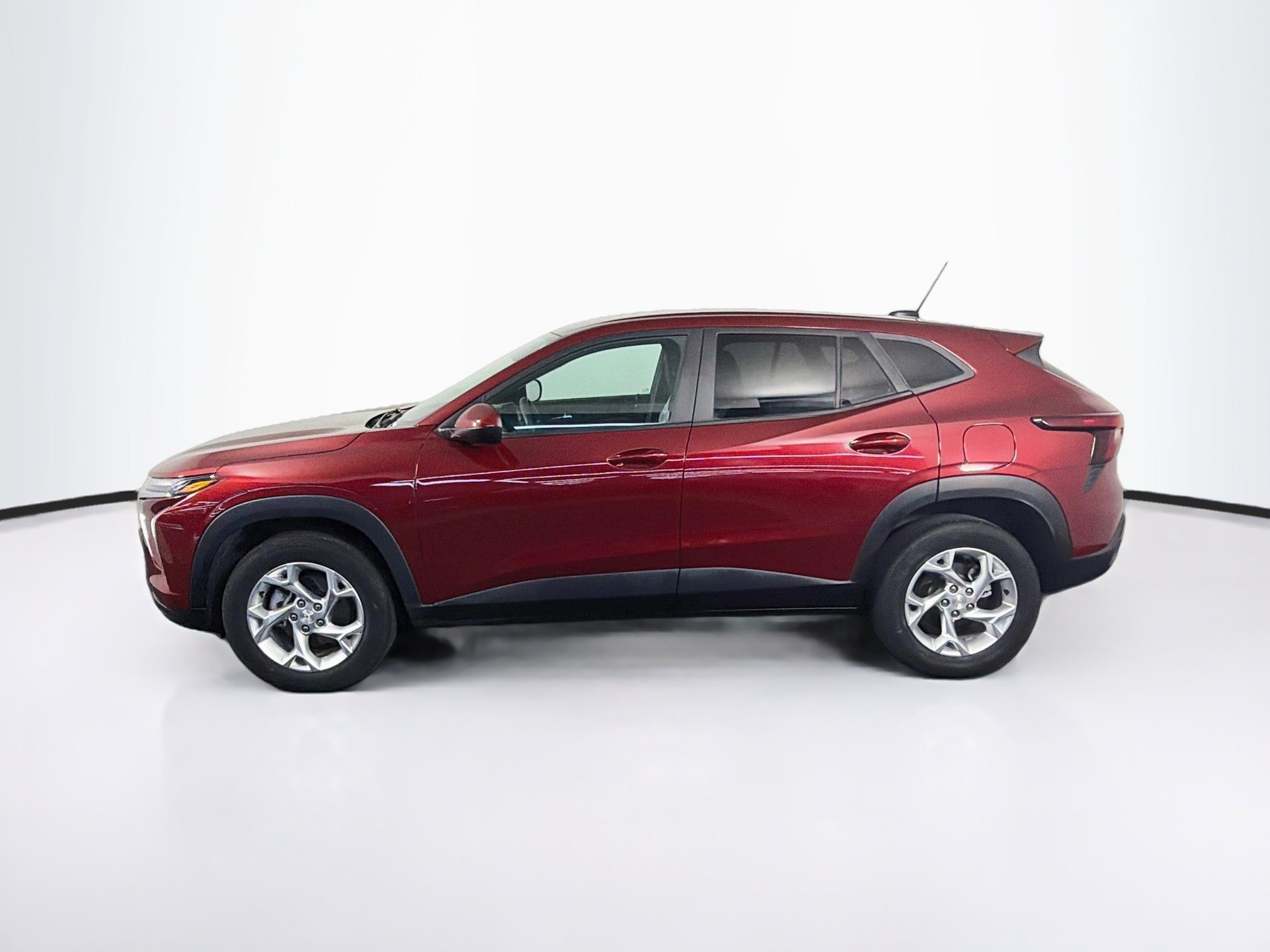 Used 2024 Chevrolet Trax LS w/ LS Convenience Package FWD image 4