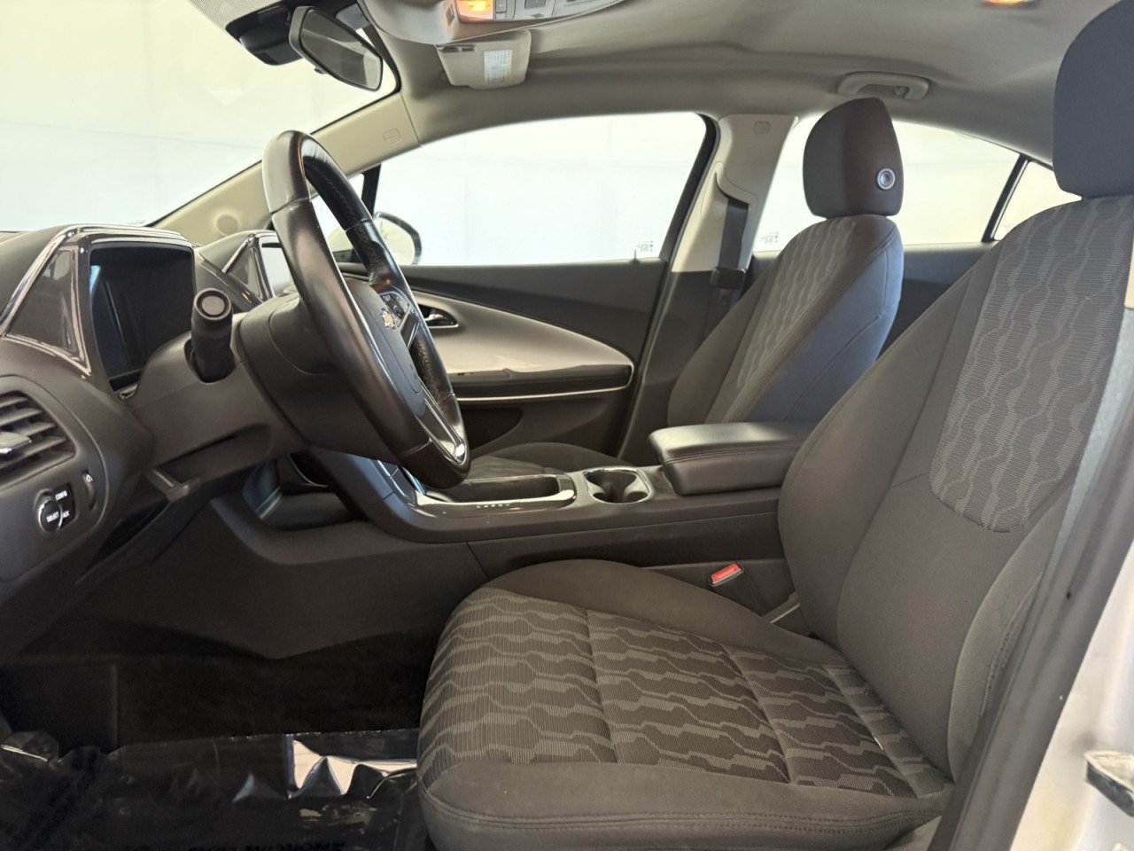 Used 2015 Chevrolet Volt FWD image 14
