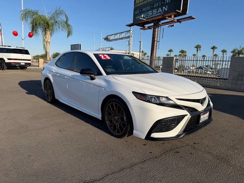 Used 2023 Toyota Camry SE FWD image 1