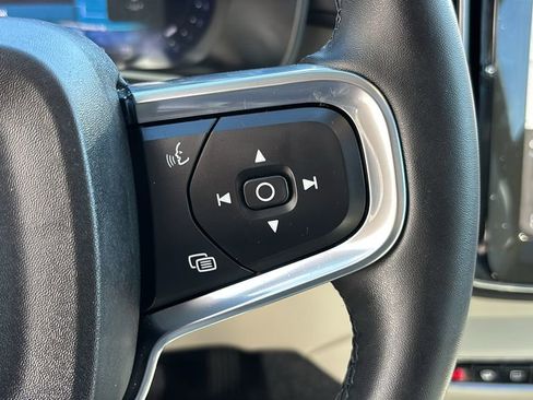Certified 2026 Volvo XC40 B5 Plus AWD/4WD image 17