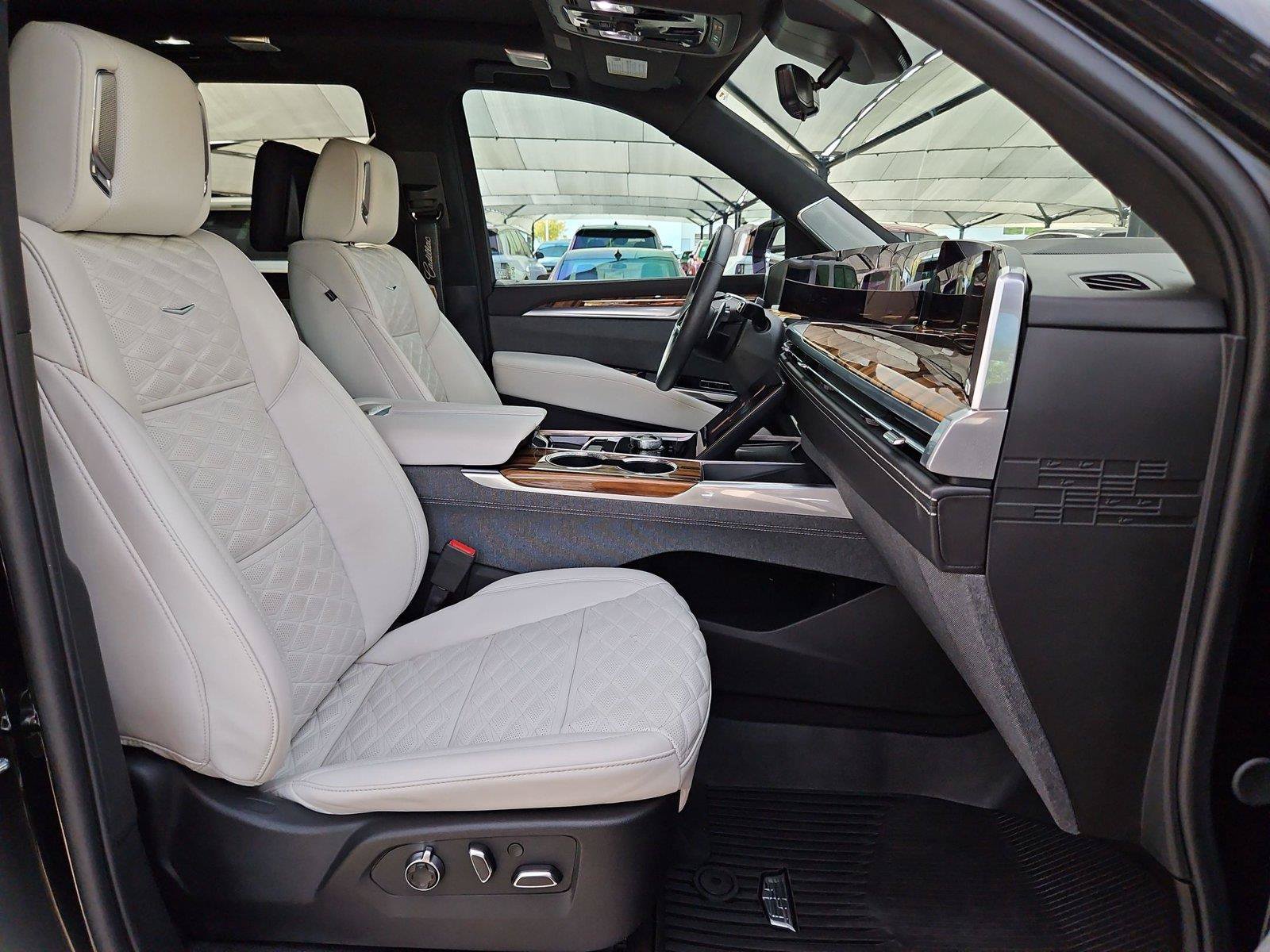 Used 2025 Cadillac Escalade Sport Platinum AWD/4WD image 29