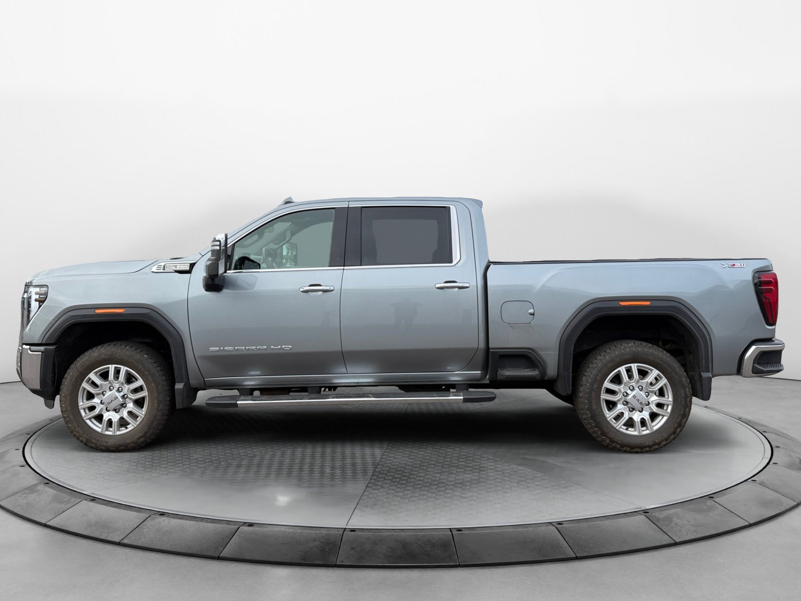 Used 2024 GMC Sierra 2500 SLT w/ SLT Premium Package AWD/4WD image 3