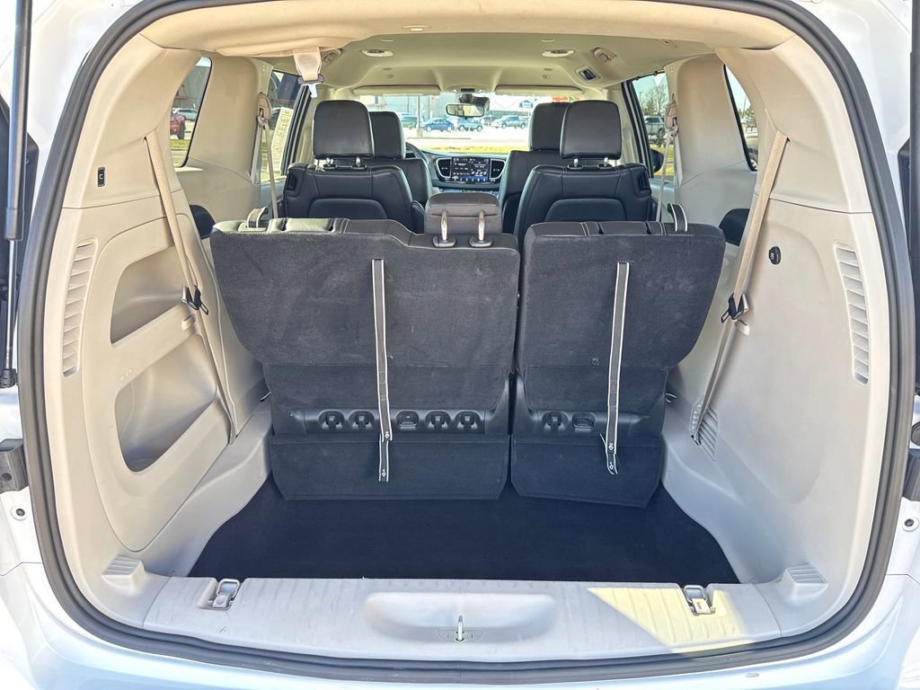 Used 2024 Chrysler Pacifica Touring-L FWD image 31