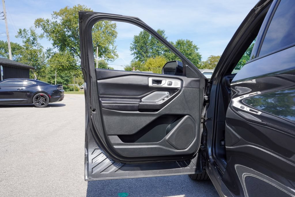 Used 2020 Ford Explorer Platinum w/ Premium Technology Package AWD/4WD image 27