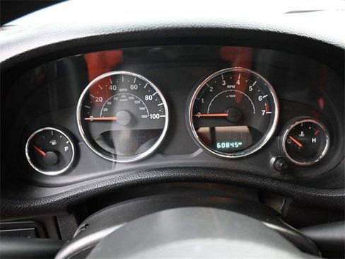 Used 2015 Jeep Wrangler Unlimited Rubicon image 11