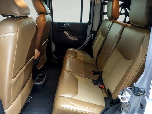 Used 2017 Jeep Wrangler Unlimited Sahara AWD/4WD image 9