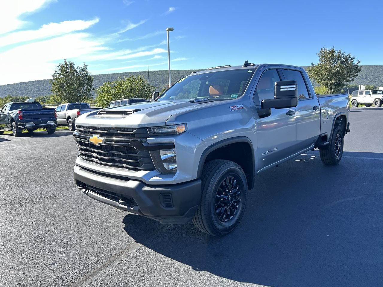 Used 2025 Chevrolet Silverado 2500 W/T AWD/4WD image 3
