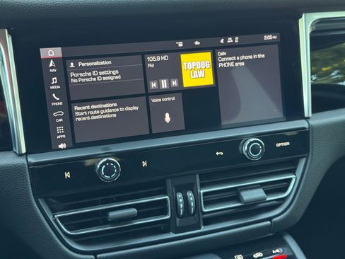 Certified 2024 Porsche Macan AWD/4WD image 18