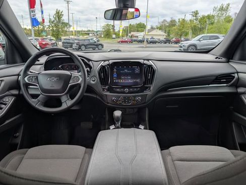 Used 2023 Chevrolet Traverse LT FWD image 11