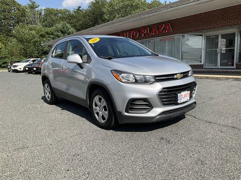 Used 2018 Chevrolet Trax LS image 3