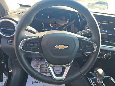Used 2025 Chevrolet Trax LT w/ LT Convenience Package image 22
