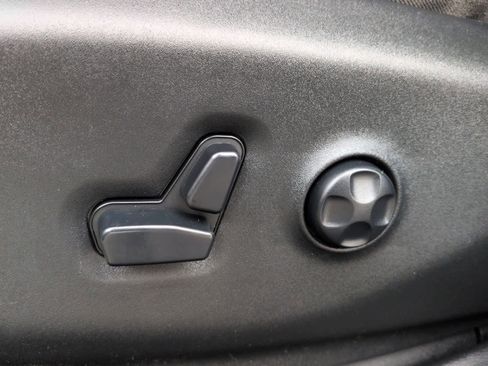 Used 2020 Chrysler Pacifica Touring-L Plus w/ Advanced Safetytec Group image 18