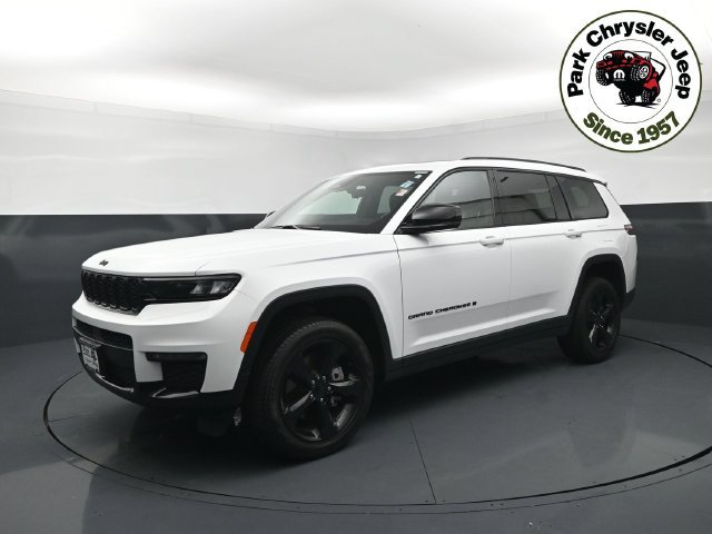 Used 2025 Jeep Grand Cherokee L Limited w/ Black Appearance Package AWD/4WD image 2