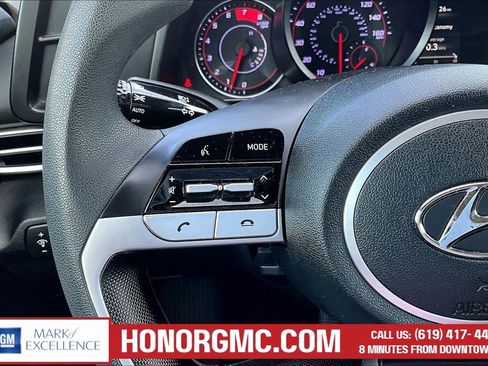 Used 2022 Hyundai Elantra SEL image 11