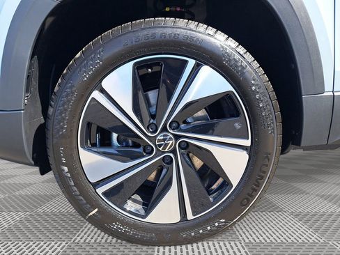 New 2025 Volkswagen Taos SE image 10