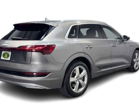 Used 2019 Audi e-tron Prestige w/ Prestige Package AWD/4WD image 2
