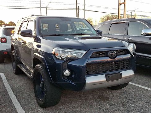 Used 2019 Toyota 4Runner TRD Off-Road image 2