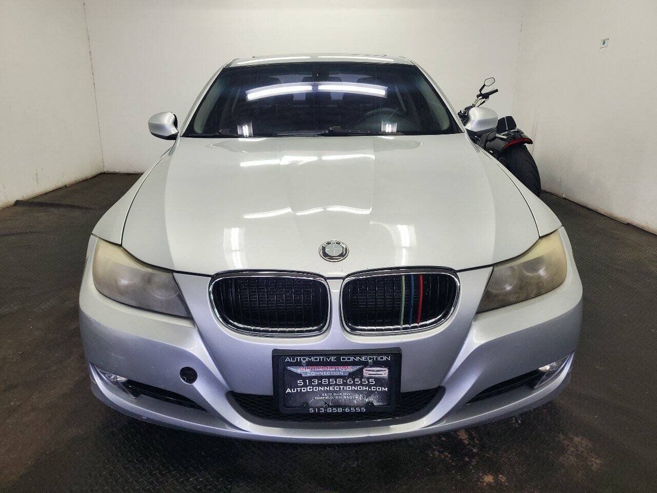 Used 2009 BMW 328i Sedan RWD image 2