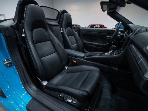 Used 2018 Porsche 718 Boxster S image 34