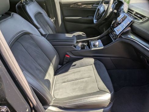 Used 2023 Jeep Grand Cherokee Altitude image 24