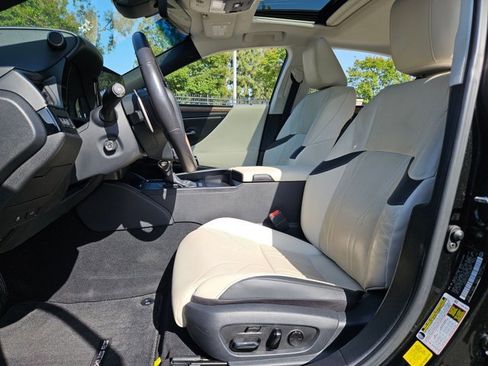 Used 2023 Lexus ES 300h w/ Accessory Package (Z1) FWD image 11