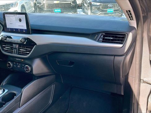 Used 2022 Ford Escape SE image 12