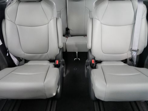 Certified 2025 Toyota Sienna XLE w/ XLE Plus Package image 13