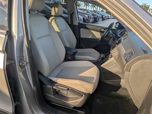 Used 2019 Volkswagen Tiguan SE image 14