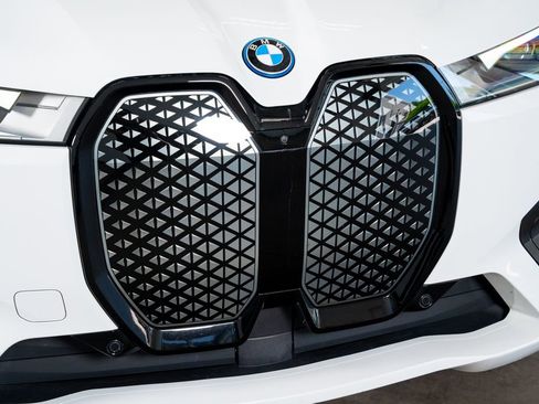 Used 2024 BMW iX xDrive50 w/ Sport Package AWD/4WD image 5